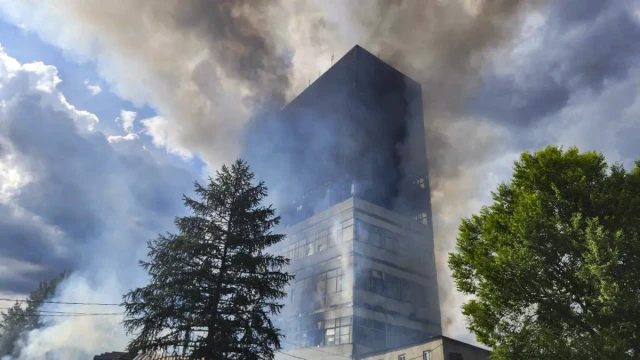 At least two dead in Russian office building fire